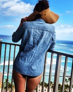 Actress Alison Haislip HD Instagram Photos and Wallpapers June 2024