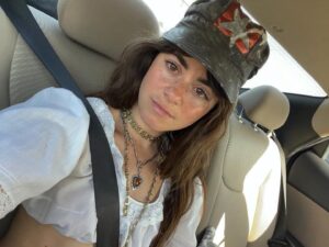 Alison Jaye Horowitz Instagram - 🪡🪡🪡 lil’ face 🗝️🗝️🗝️🗝️🗝️🗝️⚜️⚜️⚜️⚜️