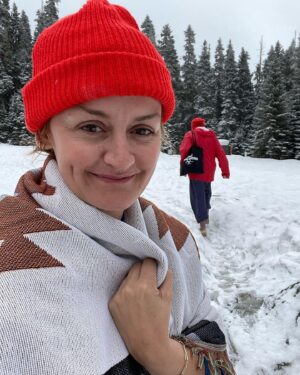 Alison Wright Instagram - The most unexpected day in  Narnia 🌲🌲🌲with ❤️ @pinkybinks 

Ps . It’s a bit early yet to visit #jofreelakes .. give it a few more weeks 😜