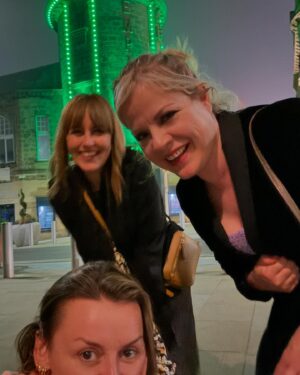 Alison Wright Instagram - Since we were 16 …. Art class comrades. We bonded in Mrs Ritson’s art class . The first and only safe haven I ever found in school. 
Longtime Loves ❤️ so much history ❤️

#sunderland #tyne&wear, #theempriretheatre #artschool #schoolfriends #longtimeladies #foreverfriends #artschool #art #safeplace