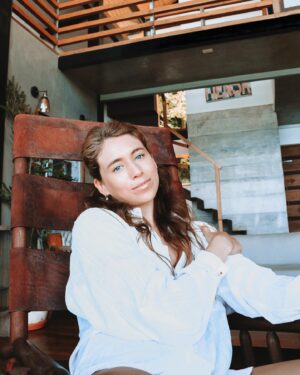 Alix Schwartz Instagram - Ready for my second Summer! Australia, here I come!! 

#secondsummer #australianchristmas #tropicalchristmas #australia #summer #costarica #santateresa #greenfolk #beachlife #summerglow
