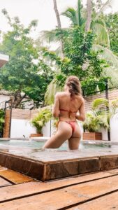 Actress Alix Schwartz HD Instagram Photos and Wallpapers July 2022