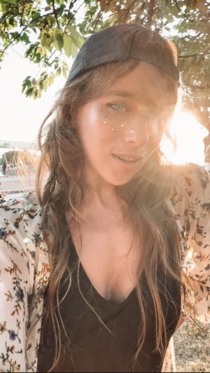 Alix Schwartz Instagram - 𝕍𝕒𝕟𝕔𝕠𝕦𝕧𝕖𝕣 ℙ𝕣𝕚𝕕𝕖 - I’m so happy to be in a city that is so inclusive and diverse. I hope that one day everywhere will be as open and accepting, but we still have more work to do. Don’t be discouraged by the recent setbacks that have happened in the US, be motivated. Be the voice, be the educator, be the Ally. Vote. Support. Volunteer. 

Here are some resources and groups to support:

@victoryfund
@humanrightscampaign
@gsanetwork
@pointfoundation
@trevorproject
@lgbtcenterlink
@skirtclub 

#pride #vancouverpride #vancouver #lgbtq #rainbow #allyship #genderequality #equality #genderrights #loveislove #pride2022 #skirtclub