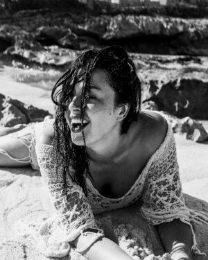 Aliyah O'Brien Instagram - “As I get older, it’s not that I give less f*cks…
I’m simply more clear where to allocate them.”

Ya feel me?

Here’s to liberation my loves ♥️

📷 @kristinecofskyphotography ♥️
Hair: Indian Ocean 🌊 
Makeup: Sandy AF 🏝️ 

#workinprogress #wisdomquotes #perksofaging #liberatemysoul #ificouldtellmyyoungerself #letsgetmessy #naturebaby #wildheart #saltydog #stayjuicy
