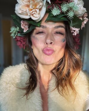 Aliyah O'Brien Instagram - I dressed up as Great Granny  Stella for Halloween and my nephew thought it was hilarious. 
*swipe right*

My niece cried and wouldn’t come near me 😬

I commit hard to my characters 🤷🏻‍♀️

Damage control ensued and within 7 minutes I became the Snow Fairy🧚‍♀️ 

She forgave me.

I’ll try again next year 😉

♥️