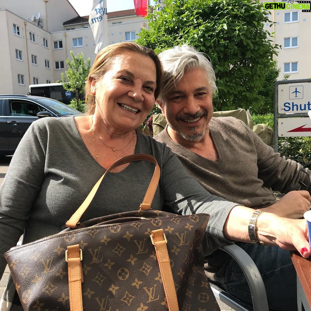 Aliye Uzunatağan - 2.3K Likes - Frankfurttan sevgilerle