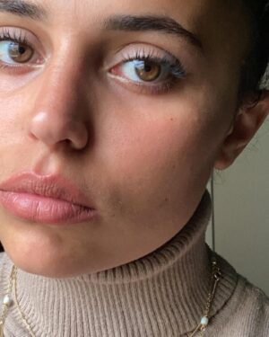 Alizée Bochet Instagram - Mars en Rose