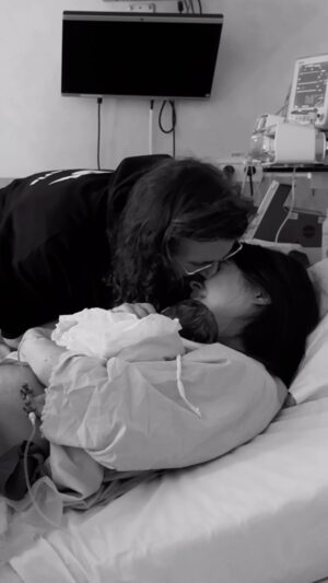 Alizée Williot Instagram - Notre petit garçon est né 💙 
Il ne manquait que toi Kei-Mao.