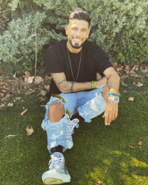 Allan Guedj Instagram - Croquez la vie a pleine dent 😃😉😂

#picoftheday #smile #ootd