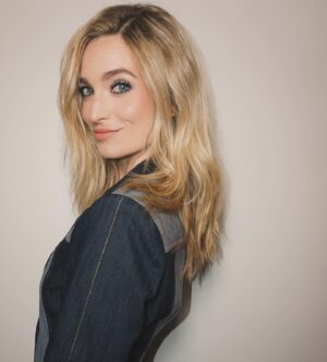 Allegra Edwards Instagram - Blue Jean Baaabyy (LA layyydeee)
.
What a joy to squeeze in some press for Season 3 of @uploadonprime 
Swipe for the verdict from the peanut gallery. 
MUA: @kendalfedail 
Hair: @ianjameshair @darladoeshair 
Styling: @audreybrianne 
Suit: @cinqasept