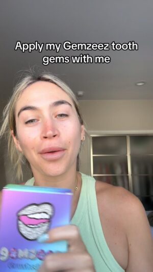 Allie Kaplan Instagram - Sharing our Gemzeez tutorial since we haven’t posted one in a while! 🥰💕🥹

Gemzeez last an average of 2 weeks but this can vary since it’s a DIY. All of our materials are dental grade and made specifically for teeth by dental professionals!