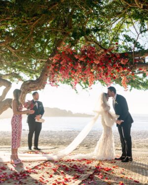 Allie Kaplan Instagram - Mr. and Mrs. Rutstein 💍🥹💕 01.27.24
#glbride #galialahav