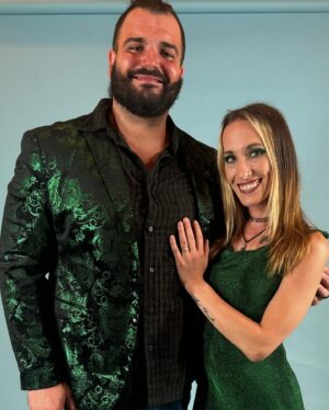 Allie Recks Instagram - The Orlando’s 💚

📸: @spotmonkeyphotos but using my phone 😊