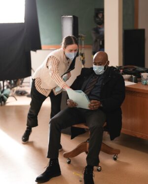 Allison Miller Instagram - Hello here I am casually pointing at a paper with film and television’s @romanymalco. I liked to give Rom notes like “Use your hands” or “Pretend there’s a little Victorian ghost boy in the corner” or “In this one, try angry” or even “Do this one like you just got phone call that Jake from State Farm is dead” and our special favorite “I can still hear you breathing” and I think that style of work paid off BIG TIME. Can’t wait for you to see my TV directing debut and @romanymalco’s first time “Really acting.” Wednesday night at 10/9c on @millionlittlethingsabc!!! #amillionlittlethings