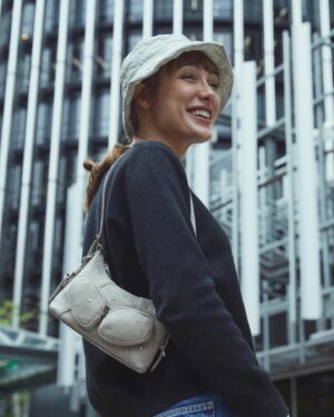 Almudena Amor Instagram - pasear • paseando • paseado ❄️🌲✨🦋🫧🎁 x @bimbaylola

📷 @adrianmadrid__ 

#ad