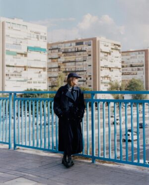 Almudena Amor Instagram - En el barrio con Vogue, 

Fotografía @josepmore
Estilismo @loretoqc
Texto @palomaabad
...

MUAH @carmendejuan
Ayudante de fotografía @angstadtgram
Ayudante de estilismo @esteladearana   @yiqingyin
Producción @anotherartistsagency
...

#voguenoviembre 
#novemberissue @voguespain