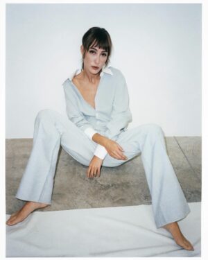 Almudena Amor Instagram - Gracias @telva por esta entrevista y fotos hechas con tanto cariño,
las teneis en papel en el número de Noviembre en la sección de Cultura 🤍

Photo @tomasdelafuente
Interview @cesarsuarezz 
Stylist @crisgvivanco
Muah @carmendejuan
Agent @dianaellerker

Gracias a todo el equipo 🖤