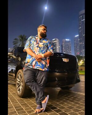 Alok Babu Instagram - Sneakers ಬಂದ್ಮೇಲ್ Slippers ಮರೀಬಾರ್ದು 🫡
#Maryadeprashne #Allok #dubai #kannada #Goodvibesonly