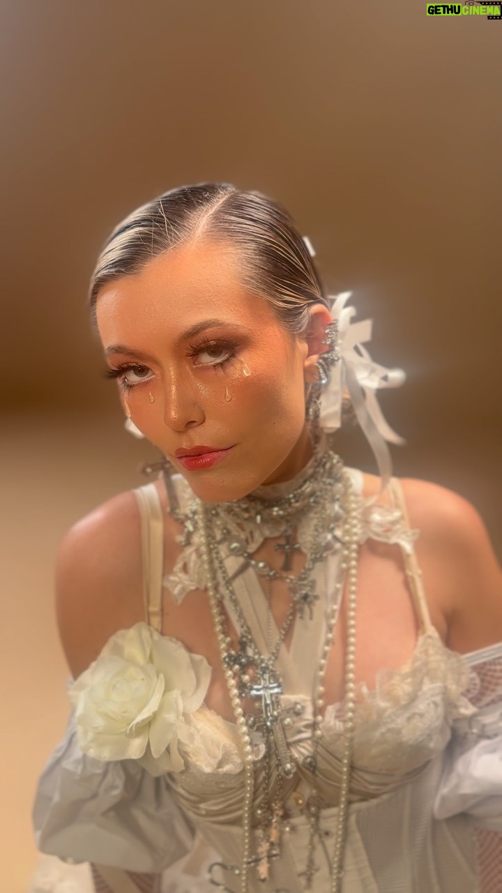 Alondra Excene Shields - 166 Likes - 💧First Shoot of 2024💧
Shooting today & can’t WAIT to show you the images!
Using @urbandecaycosmetics
Gloss @ctzncosmetics
Model @sierradawnd
Hair & Styling @gamecrusherpresents
Makeup @alondraexcene
Photographer @lindsphoto
Photo Asst. @chloe143photos
•
•
•
•
#renaissance #bts #lamakeupartist #glossy