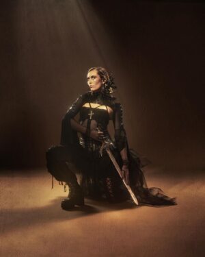 Alondra Excene Shields Instagram - ⛓️🗡️✨🐍
Photographer @lindsphoto 
Model @sierradawnd 
Stylist & Hair @gamecrusherpresents 
Makeup by Me 
•
•
•
•
•
#joanifarc #lamakeupartist #renaissance