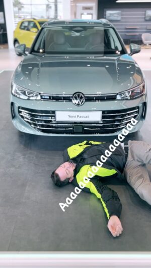 Alp Kırşan Instagram - Ben buna bayıldım 🤣  #yenipassat @avekotomotiv  @avekvolkswagen