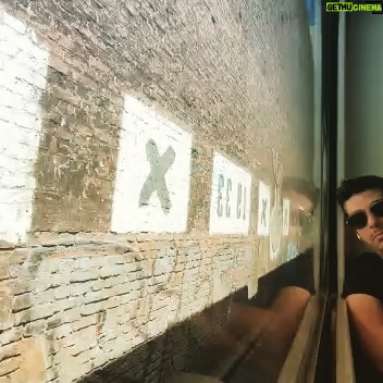 Alper Saldıran - 5.9K Likes - Yaş 35, yolun yarısı eder demeyeceğim. Bu sene hayat beklenmedik sorularla geldi karşıma. Bol bol gülsem de derin yaraların izleri yüreğimde... Kendimi hala bir şey bilmiyormuş gibi hissediyorum... O yüzden daha gidilecek çok yol var... Herkese güzel dilekleri için teşekkür ediyorum. Sevginiz yüceltici. Sizler de iyi ki varsınız. Saygı ve Sevgiyle...