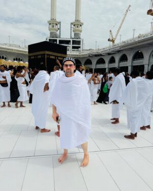 Altamash Faridi Instagram - Alhumdulilah, feeling incredibly blessed to have embarked upon the holiest places on earth for #umrah with my beloved family during the Blessed month of Ramadan 🕋✨ May Allah shower his blessings on us and accept our prayers. 
 Prayers and good wishes to all my  brothers and sisters in India and people all over the world. 
Thank you @alkhalidtours for making this spiritual journey memorable for us. Your services are excellent and the personal touch is truly appreciative ❤️🤲 #ramadan #fasting #dua #namaz #quran 🤲☝️