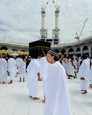 Altamash Faridi Instagram - Alhumdulilah, feeling incredibly blessed to have embarked upon the holiest places on earth for #umrah with my beloved family during the Blessed month of Ramadan 🕋✨ May Allah shower his blessings on us and accept our prayers. 
 Prayers and good wishes to all my  brothers and sisters in India and people all over the world. 
Thank you @alkhalidtours for making this spiritual journey memorable for us. Your services are excellent and the personal touch is truly appreciative ❤️🤲 #ramadan #fasting #dua #namaz #quran 🤲☝️
