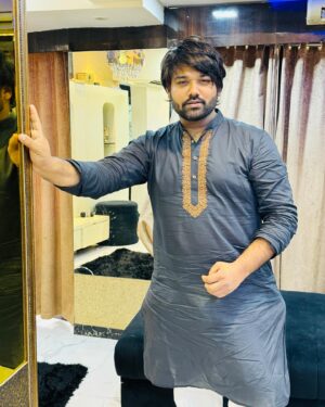 Altamash Faridi Instagram - May Allah accept all your prayers and forgive all your faults on this Eid. Eid Mubarak to you and your family ❤️🌙🤲