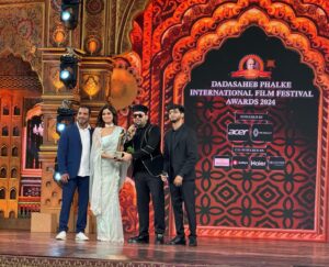 Altamash Faridi Instagram - Received my first ever prestigious Dadasaheb Phalke International Film Festival Awards 2024 
For Best PlayBack singer for the song “Tere Vaaste” from the movie Zara Hatke Zara Bachke ❤️

@dpiff_official @officialaltamashfaridi @saraalikhan95 
@vickykaushal09 @maddockfilms 
@sachinjigar @amitabhbhattacharyaofficial @varun_wave @saregama_official #dineshvijan #zarahatkezarabachke @mrfilmistaani #terevaaste