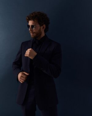 Álvaro Cervantes Instagram - Actúa con normalidad. 
📷 @josefinaandres 

@forbes_es 
Estilismo @leticiariestra
Producción @pancreativestudio
Texto @cris_rome