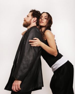 Álvaro Cervantes Instagram - Aquí con mi partner in crime @silvia__alonso para @neo2_magazine 🤍 #EresTú
📷 @jcarlosmauri