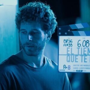 Álvaro Cervantes Instagram - @txuca_pereira lleva esta imagen y otras tantas a @clermontfilmfest con su exposición “Inside the scenes” 
#ElTiempoQueTeDoy
