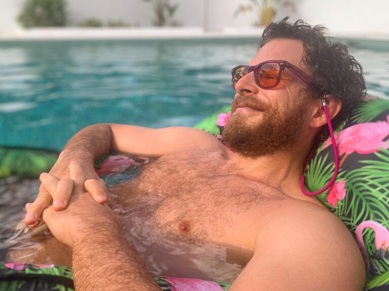 Actor Álvaro Cervantes HD Instagram Photos and Wallpapers September 2022