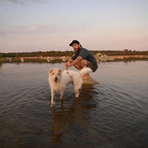Álvaro Cervantes Instagram - Tarde de perros.