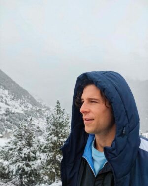 Álvaro Cervantes Instagram - It’s a wrap in the snow. #42segundos
📷 @joansentismayol