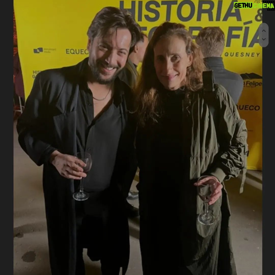 Alvaro Santi - 329 Likes - Anoche estuvimos con @soymonsejerez en la avant premiere de @historiaygeografiafilm @matucana100
Vayan a verla..recomendada!
@mundo_peliculas