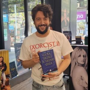 Alvaro Santi Instagram - MI LIBRO GUÍA SIGNO A SIGNO EN @feriachilenadellibro  DE HUÉRFANOS, STGO CENTRO
ACABO DE DEJAR 5 EJEMPLARES FIRMADOS..VEN POR EL TUYO!
@trayectoeditorial