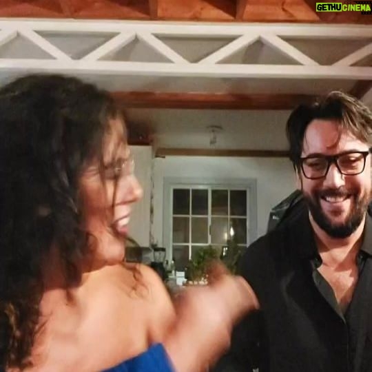 Alvaro Santi - 379 Likes - PROGRAMA"HECHIZADOS"
CAPÍTULO 5
LUNES 13 MAYO
ESTA ES LA SEGUNDA PARTE DE ESTE CAPÍTULO, LA PRIMERA LA ENCUENTRAN EN EL PERFIL DE MONSE : @soymonsejerez
