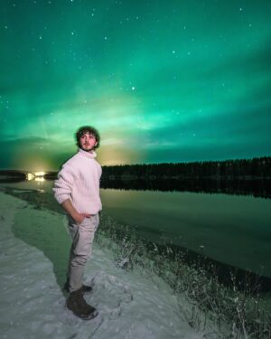 Álvaro de Juana Instagram - Festive getaway with the @hamiltonwatch family! Such a great experience, surrounded by the magic of the arctic and good people! 

Escapada festiva con la familia @hamiltonwatch ! Qué gran experiencia, rodeado de la magia del Ártico y de buena gente! 

❄️⌚️

#hamiltonwatch #hamiltonfamily #happyholidayswhereveryouare