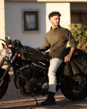 Álvaro de Juana Instagram - On the road with @scotta1985 🛵🌲