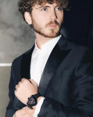 Álvaro de Juana Instagram - Gracias @gqspain por la noche de ayer!

Traje de @dsquared2 🤍 
Con mi @hamiltonwatch Ventura en la muñeca.🖤

@mauroscalia @federicabiamonti @emilia_dagostino @borial_management @palitogb

📷 @dorian.ph