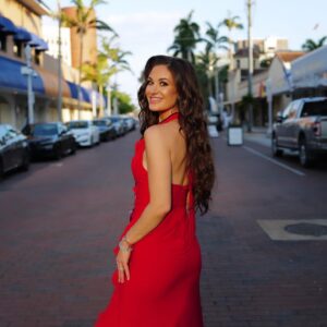 Aly Mang Instagram - ❤️ RED Carpet look in sunny FL, at the 14th Annual Fort Myers Film Festival ☀️🎞️✨

💄 @jaz.mua 
💁🏻‍♀️ @angelanicolemua 
📷 @fortmyersfilmfestival