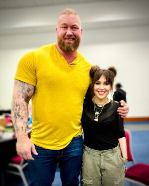 Alyssa Milano Instagram - Thank you for your hospitality, @comicconmidlands!! I had the best time. And thanks to everyone who came out. Let’s do it again soon!