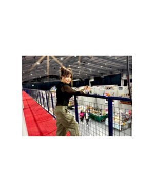 Alyssa Milano Instagram - Thank you for your hospitality, @comicconmidlands!! I had the best time. And thanks to everyone who came out. Let’s do it again soon!