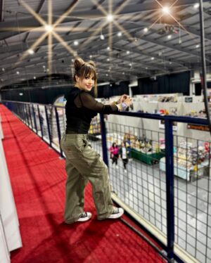 Alyssa Milano Instagram - Thank you for your hospitality, @comicconmidlands!! I had the best time. And thanks to everyone who came out. Let’s do it again soon!
