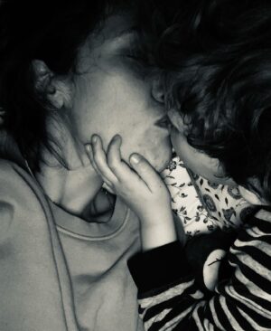 Alysson Paradis Instagram - Et que ne durent que les moments doux...