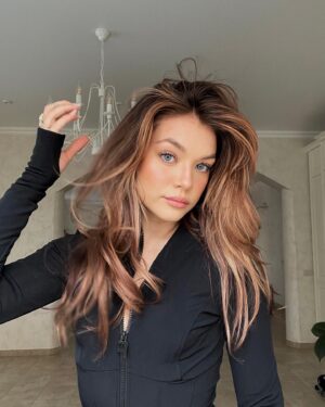 Amalia Williamson Instagram - The eye colour is temporary, the hair colour is not (for now) 😈