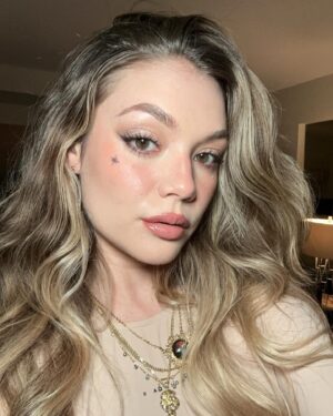 Amalia Williamson Instagram - Pce out December ✨