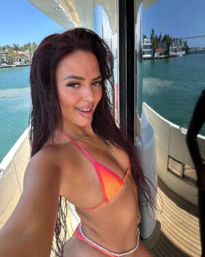 Amanda Boily Paleovrahas Instagram - 🤞🏽✨🦋🧚🏽‍♀️🎀🧡🩷🌞